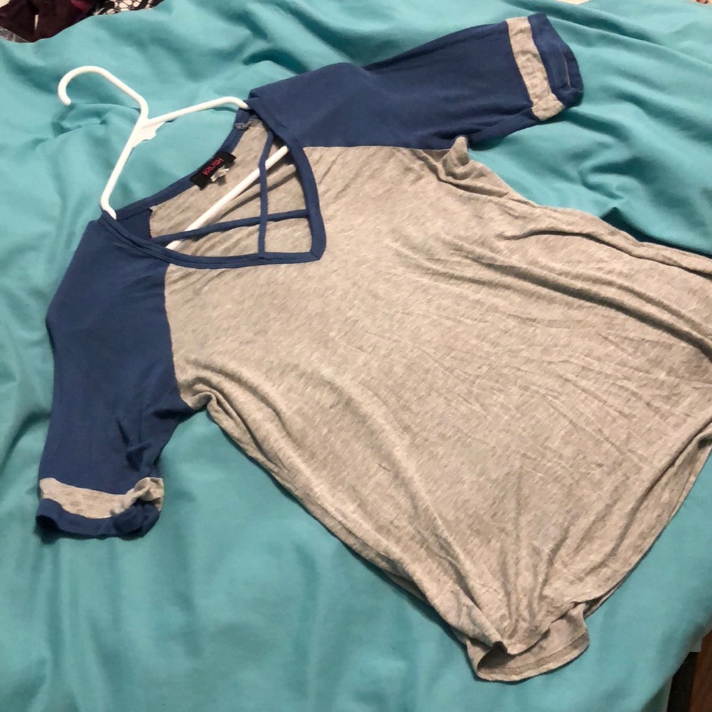 Cross front tee